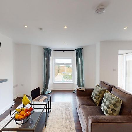 Stylish Apartment W/ Private Garden - Dog Friendly Ньюпорт Экстерьер фото