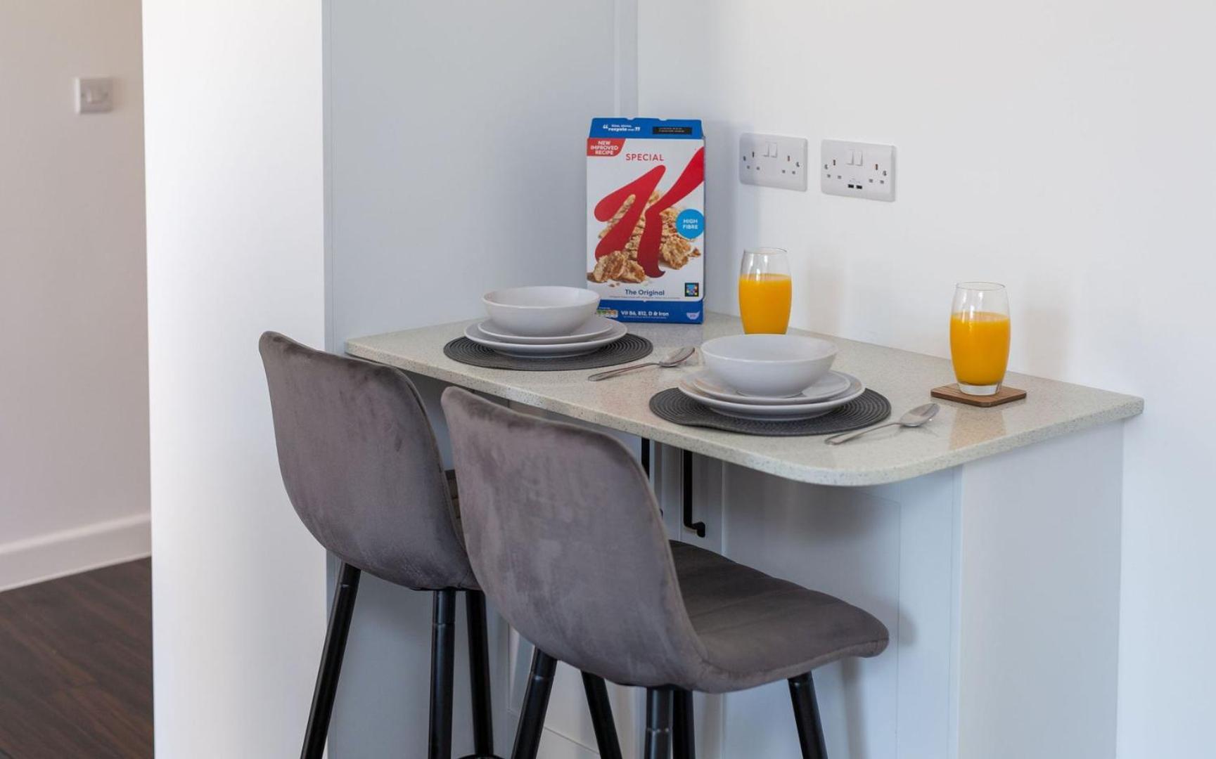Stylish Apartment W/ Private Garden - Dog Friendly Ньюпорт Экстерьер фото