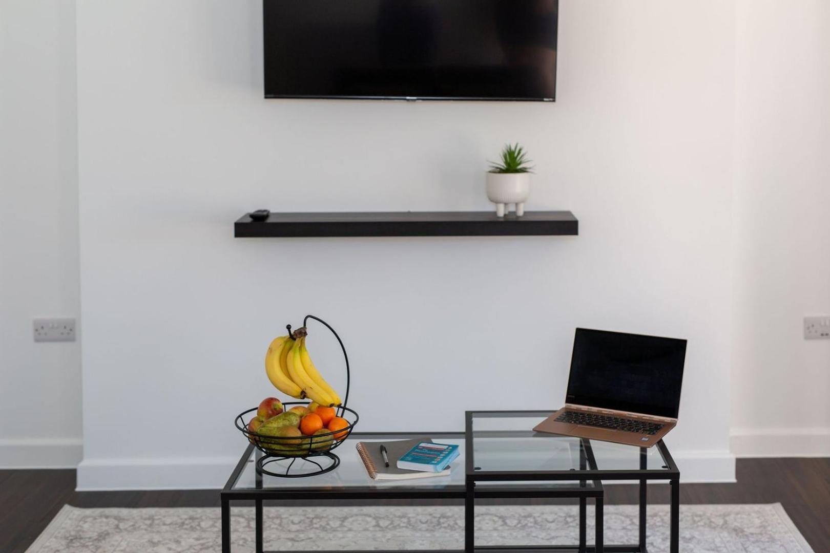 Stylish Apartment W/ Private Garden - Dog Friendly Ньюпорт Экстерьер фото