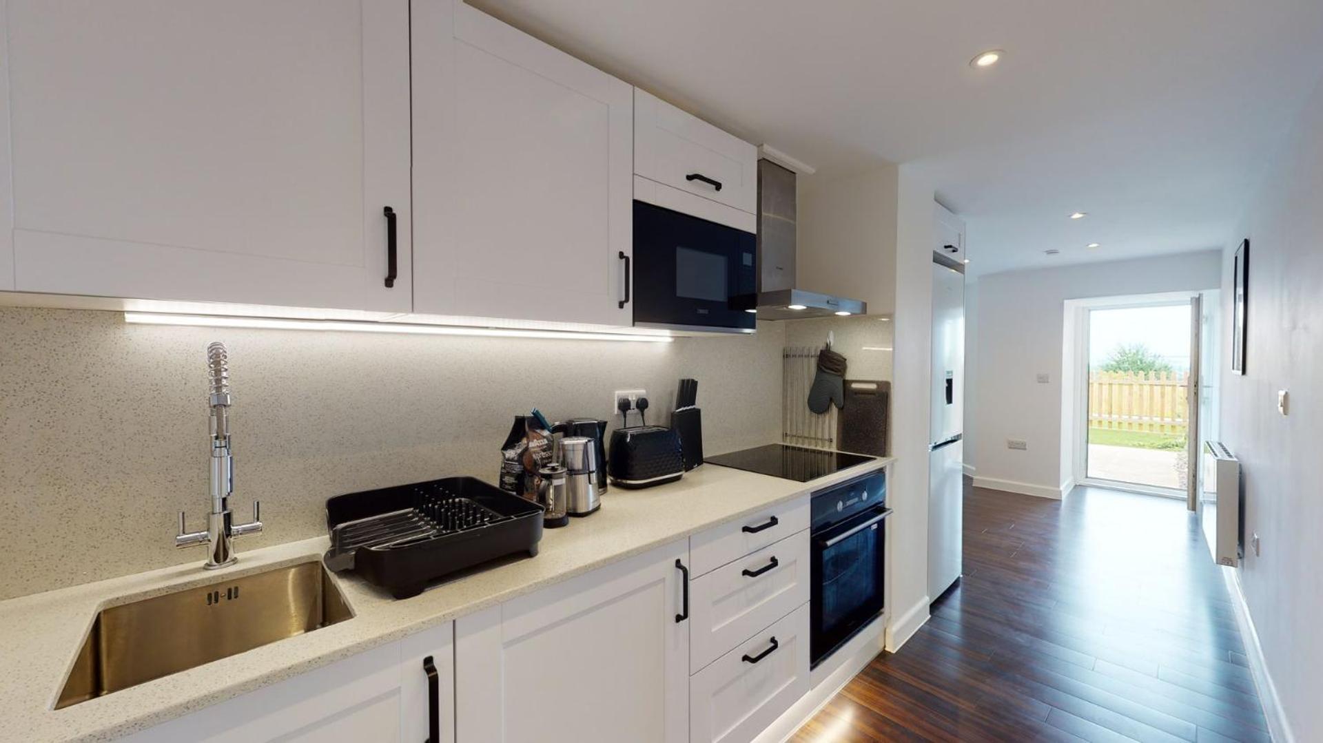 Stylish Apartment W/ Private Garden - Dog Friendly Ньюпорт Экстерьер фото