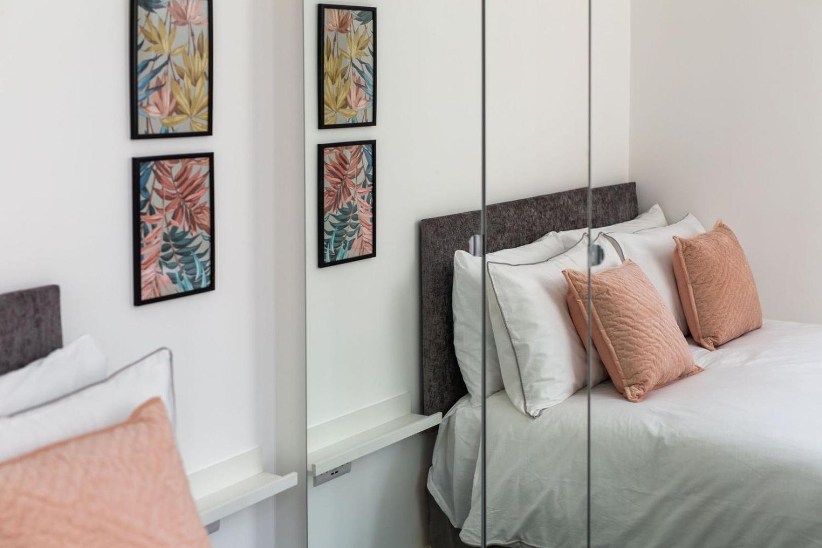 Stylish Apartment W/ Private Garden - Dog Friendly Ньюпорт Экстерьер фото