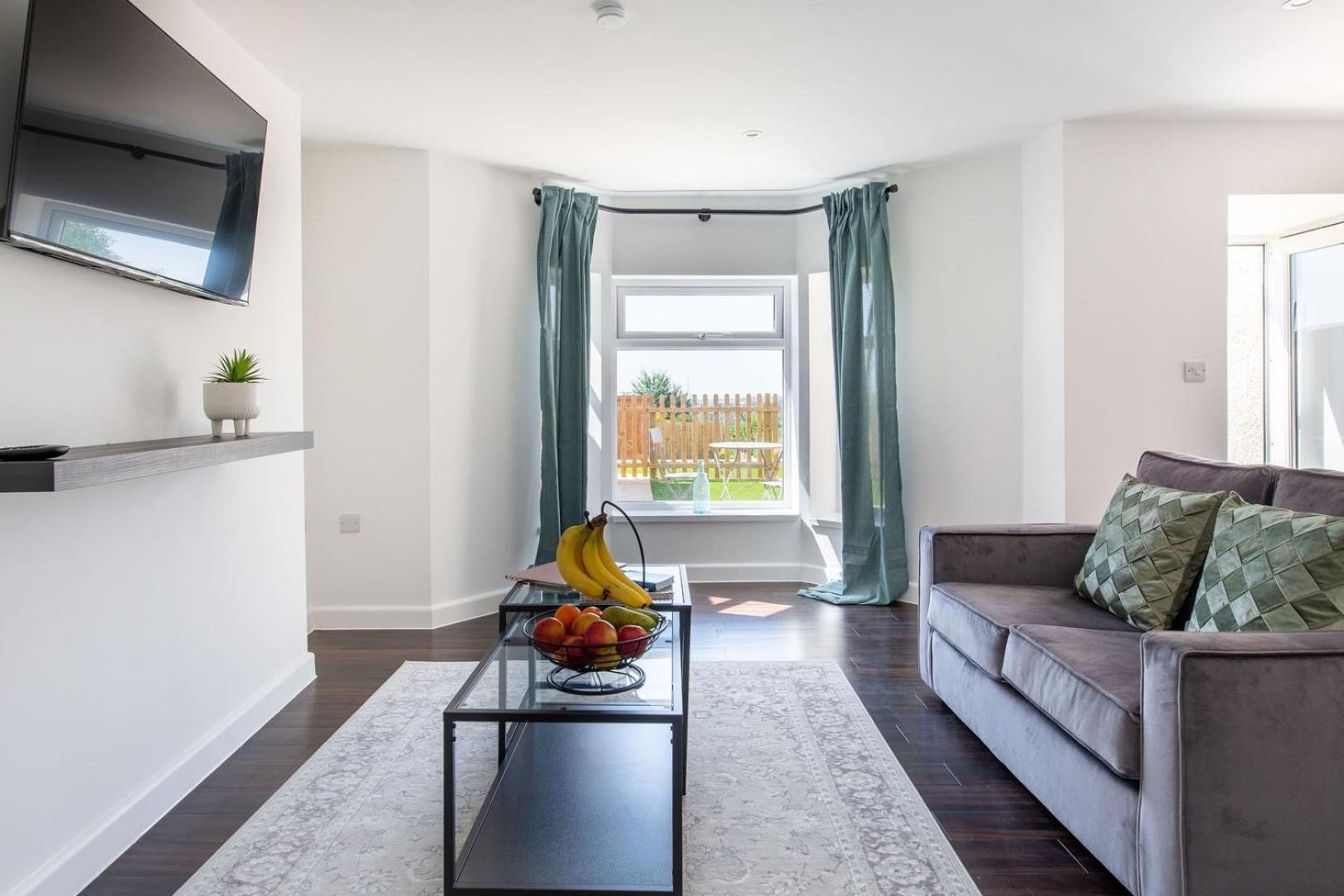 Stylish Apartment W/ Private Garden - Dog Friendly Ньюпорт Экстерьер фото